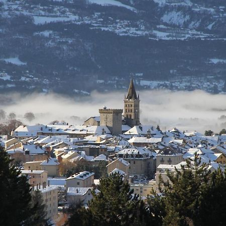 L'HIVERNET, grand Triplex neuf au cœur d'Embrun accès facile Extérieur photo