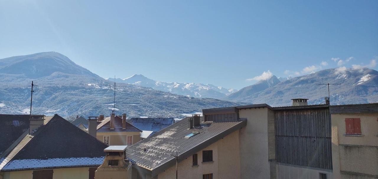 L'HIVERNET, grand Triplex neuf au cœur d'Embrun accès facile Extérieur photo