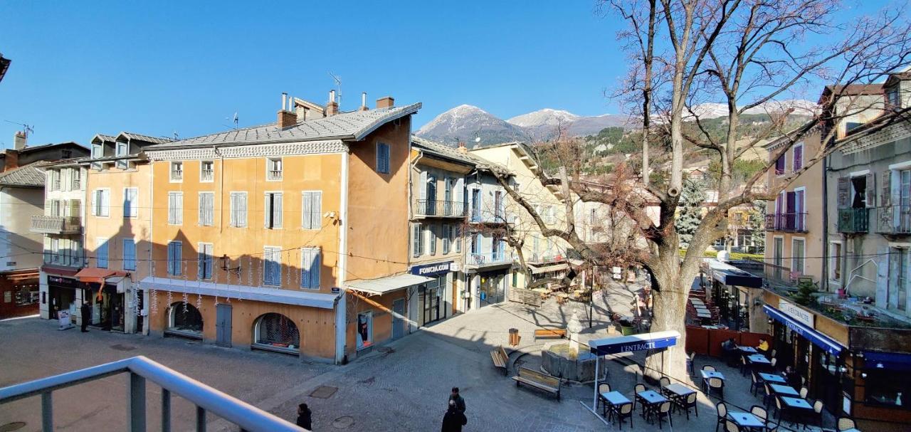 L'HIVERNET, grand Triplex neuf au cœur d'Embrun accès facile Extérieur photo
