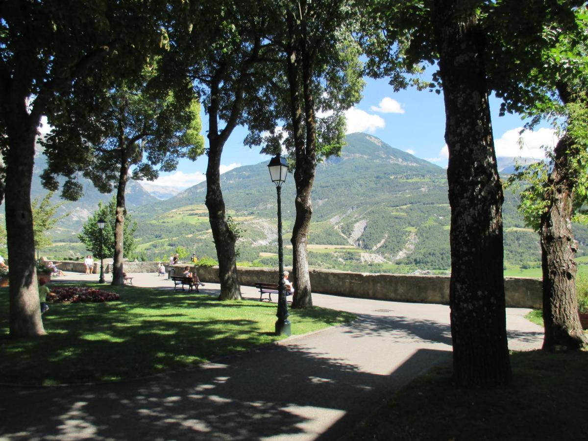 L'HIVERNET, grand Triplex neuf au cœur d'Embrun accès facile Extérieur photo