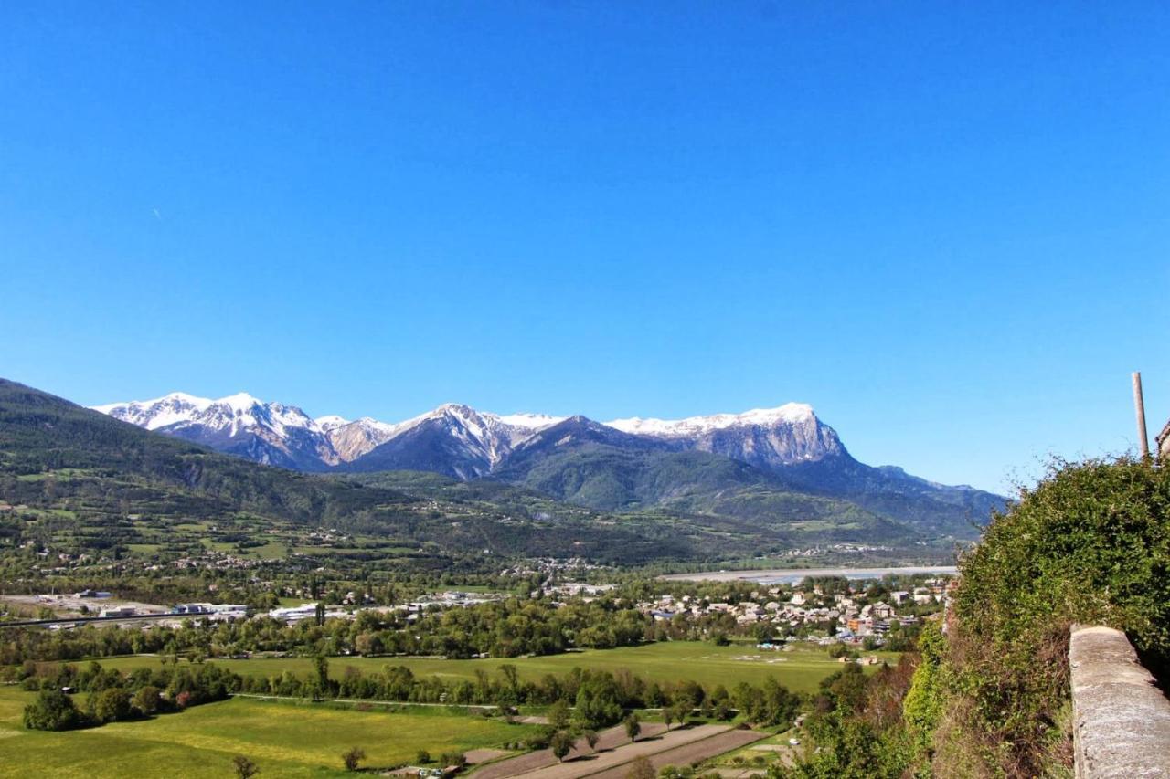 L'HIVERNET, grand Triplex neuf au cœur d'Embrun accès facile Extérieur photo