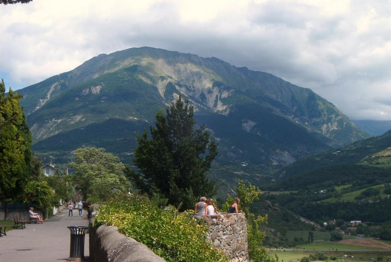 L'HIVERNET, grand Triplex neuf au cœur d'Embrun accès facile Extérieur photo